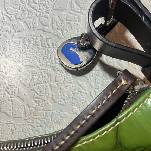 Dooney & Bourke Croc Embossed Hobo. Green!! Gorgeous . VGC  Excellent Condition - Picture 3 of 15